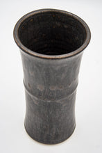 Jan Schachter: Black Vase