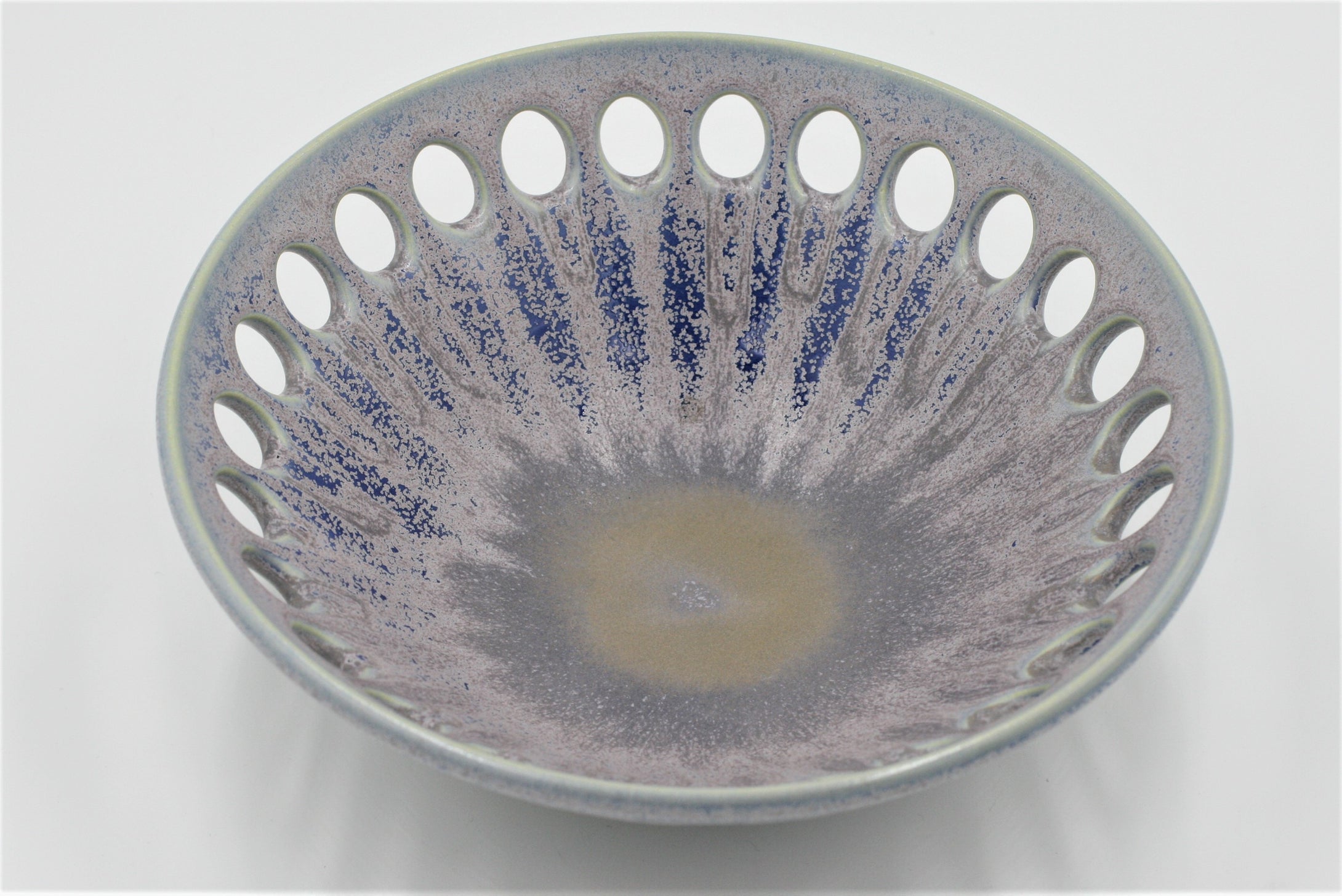 Lynne Meade: Plate Lavender